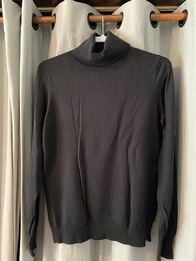 Banana Republic Silk Blend Black Turtleneck Sweater, Women’s Size Medium